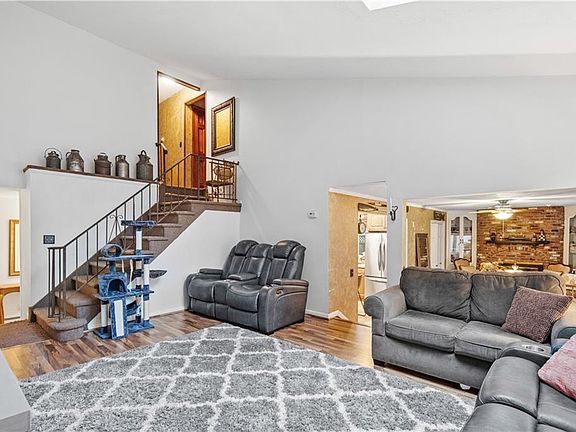 5th image of 141 Finlay Ave