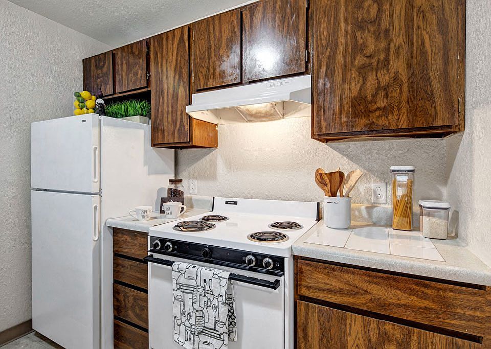 The Greenbriar Apartments - Kitchen
