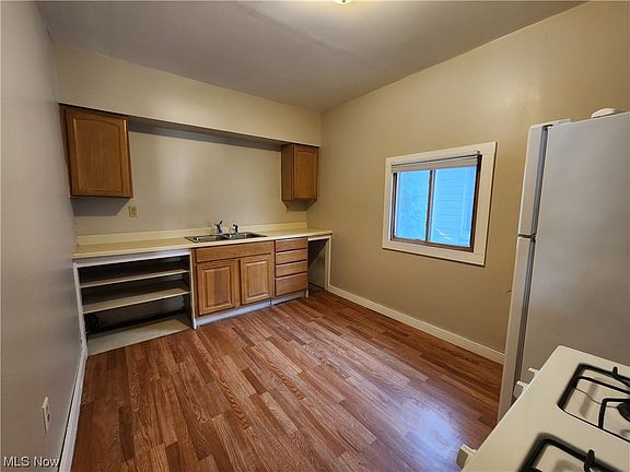 4th image of 3430 W 50th St