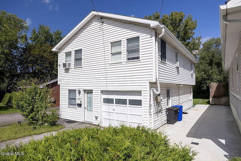 2nd image of 821 Hillside Avenue