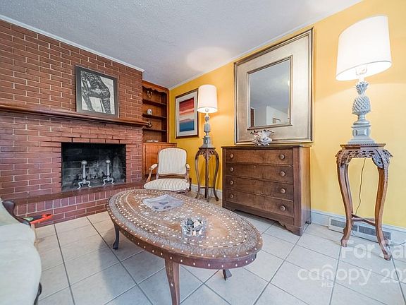 4th image of 1166 Robinhood Cir
