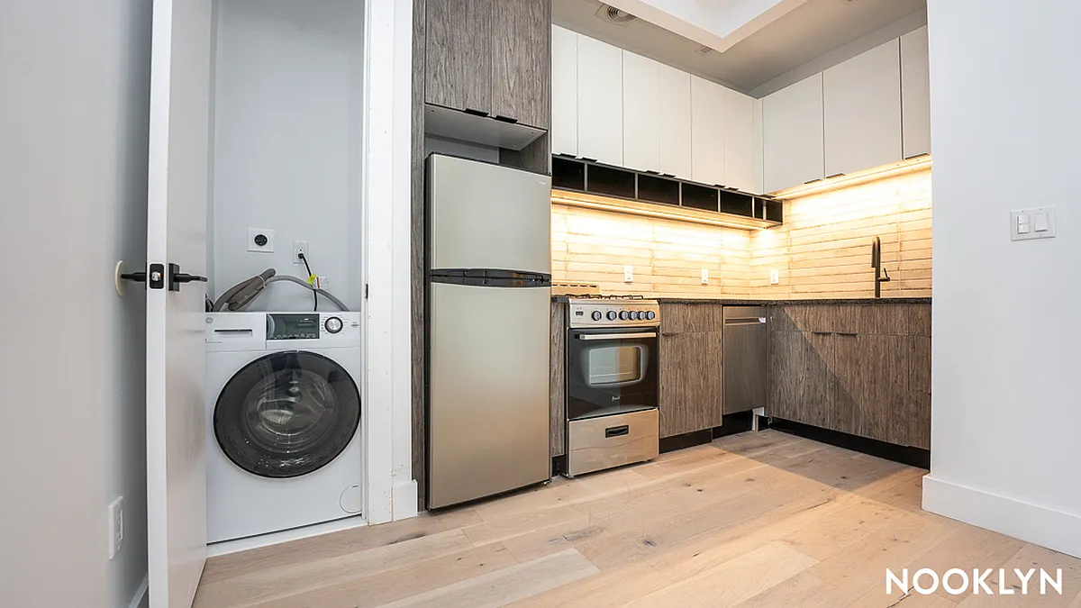 Building Photo - 491 Evergreen Ave #2B