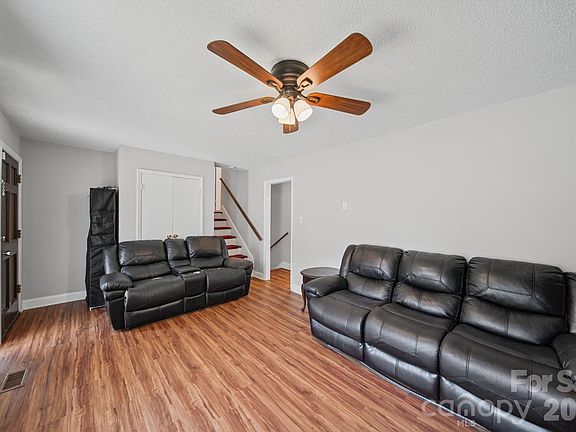 2nd image of 3323 Wiseman Dr