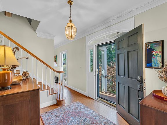 3rd image of 27 Club Forest Ln