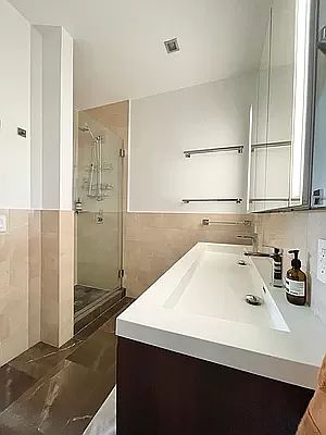 4th image of 140 W 22nd St APT 6