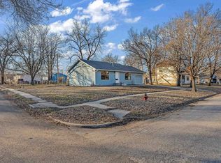 1045 SE Lawrence St, Topeka, KS 66607