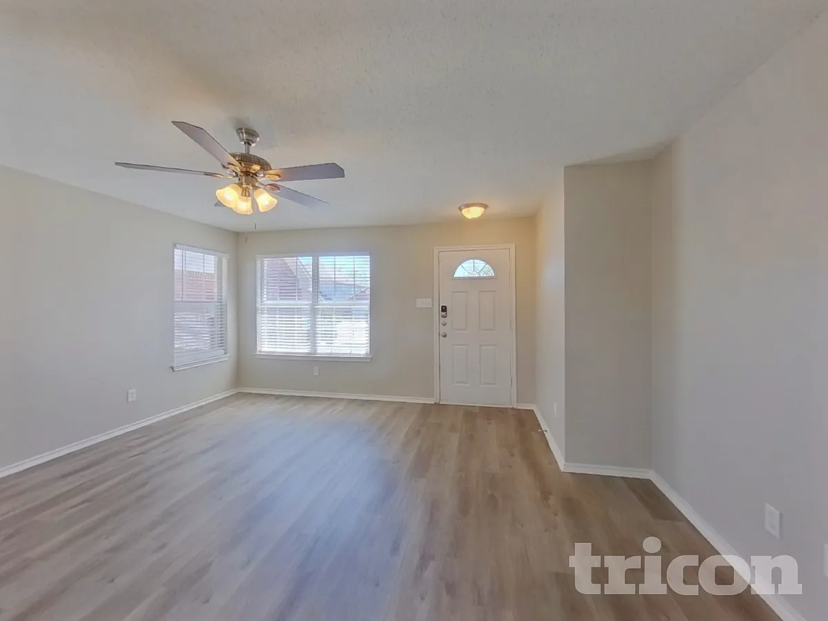 Building Photo - 10100 Chapel Oak Trl
