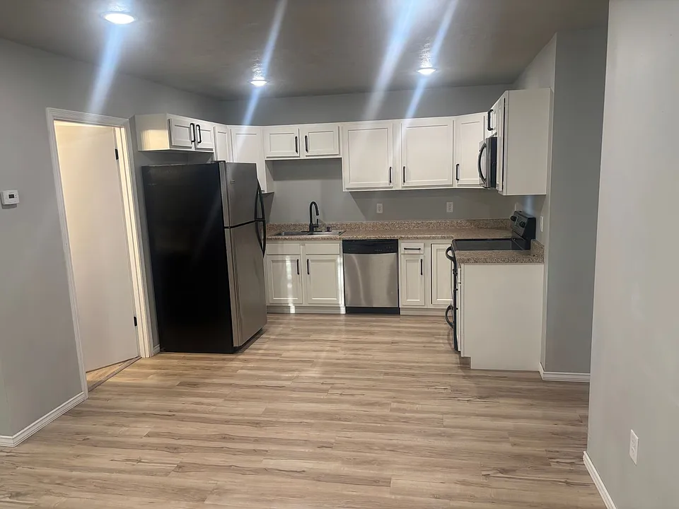 1527 NW 2nd St