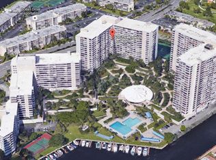 600 Islands Dr #303, Hallandale, FL 33009