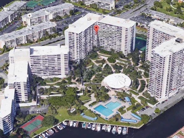 600 Islands Dr #303, Hallandale, FL 33009