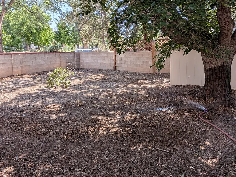 801 Valencia Dr NE — Photo 22