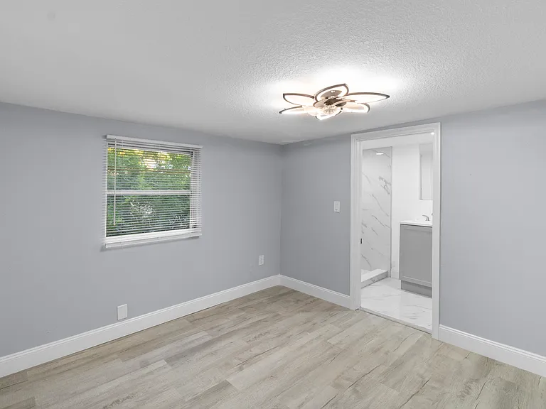 285 Aristides St — Photo 17