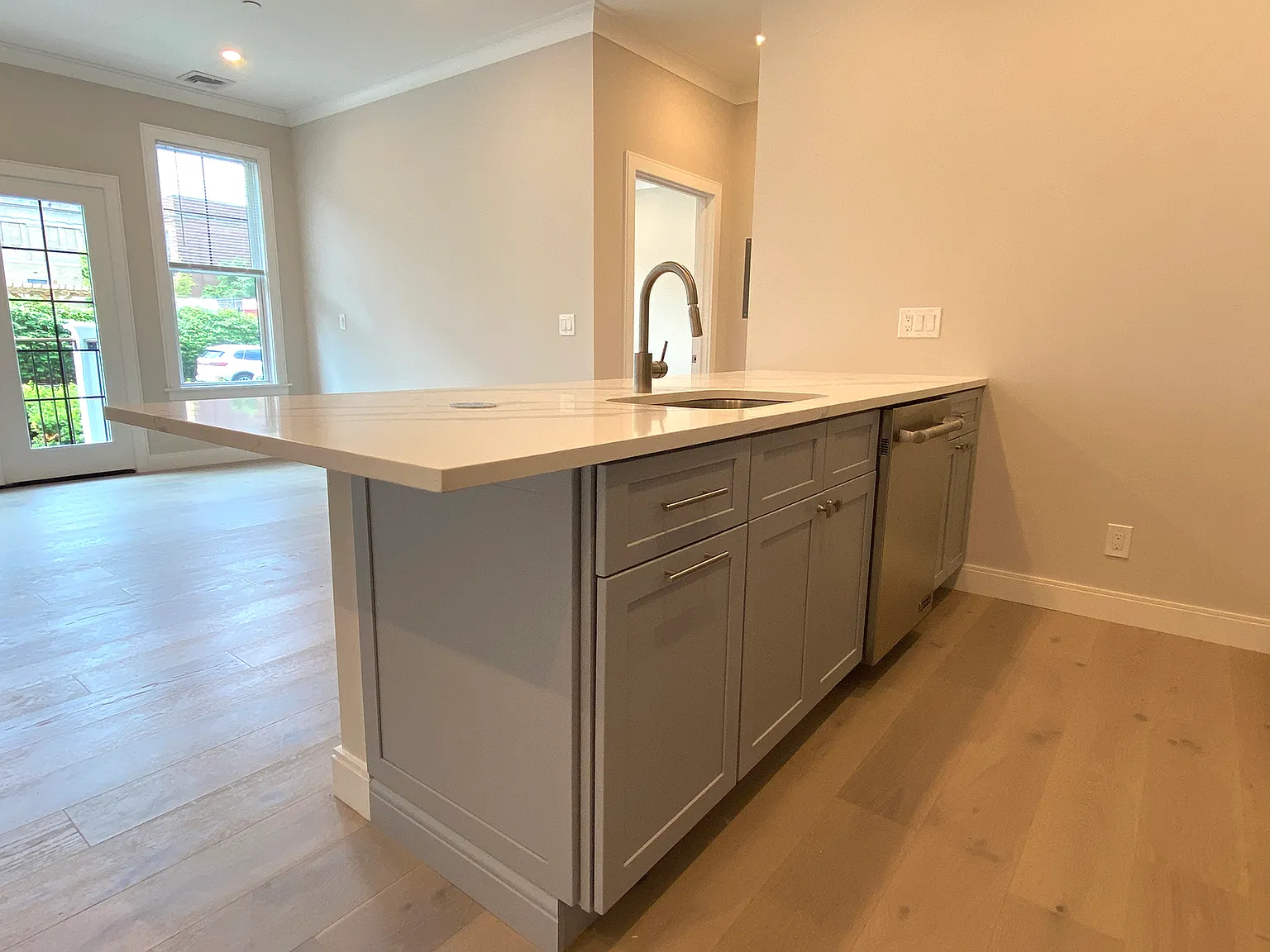 2 bed, 1028 sqft, $3,400 — Photo 3