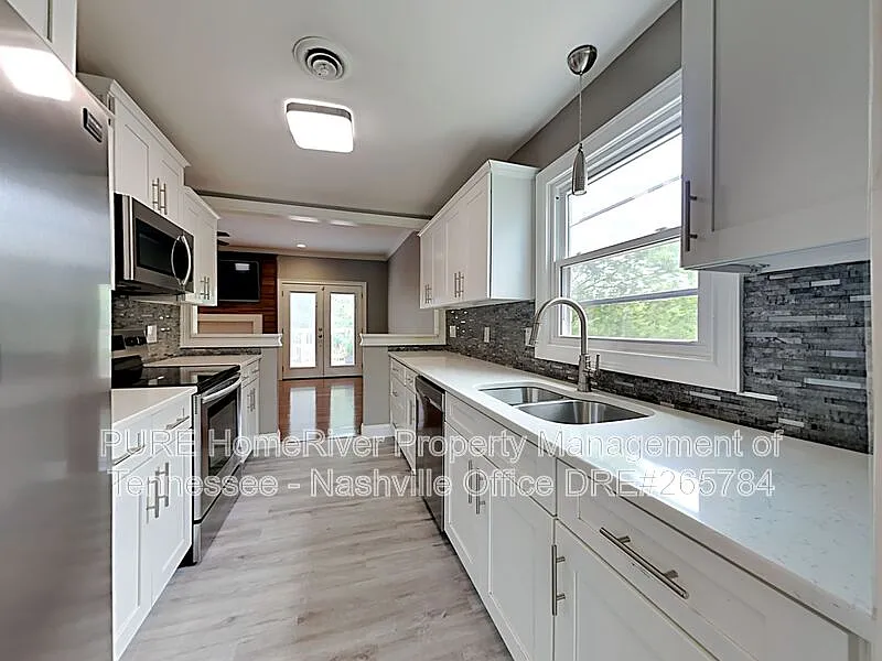 3 bed, 2.5 bath, 1603 sqft, $1,900 — Photo 3