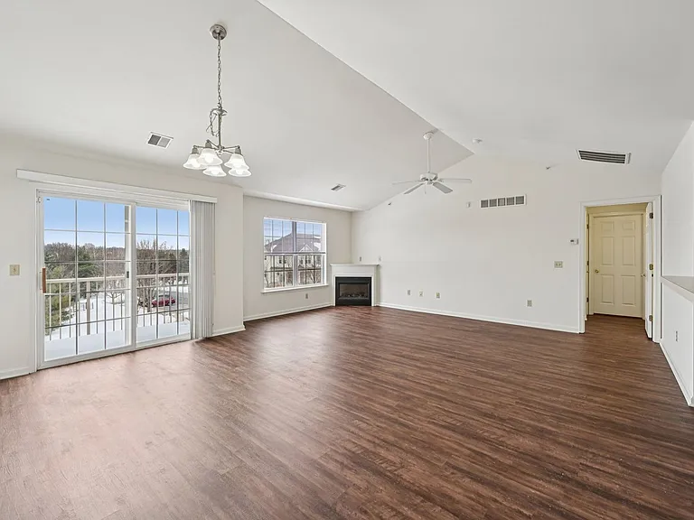 Spring Creek Apartments — Photo 164