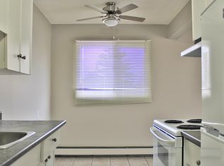 Camelia Court, Edmonton, AB T5M 0T4