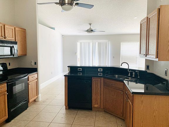 3rd image of 1343 Wildberry Ln