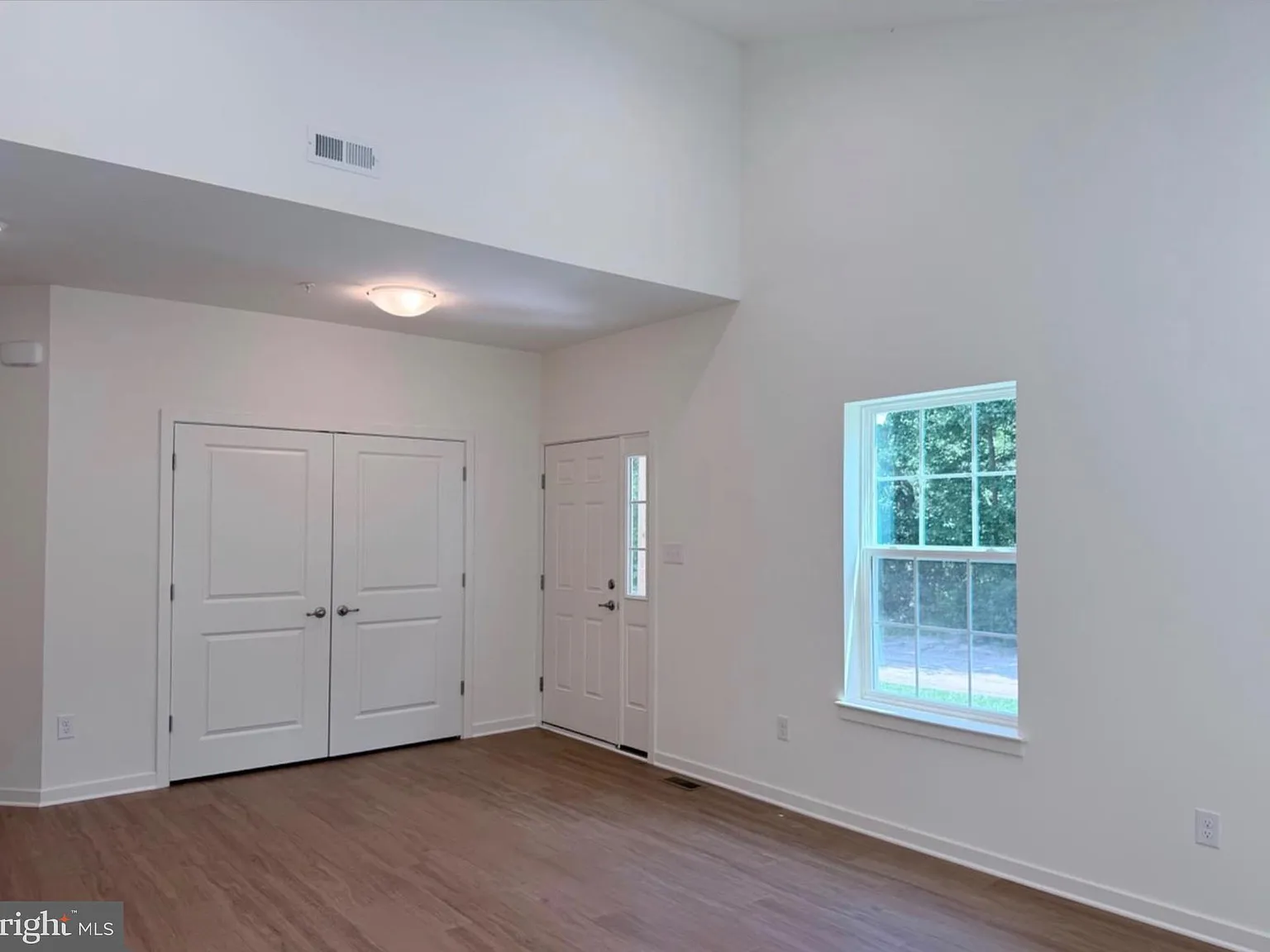 3 bed, 3.5 bath, 1680 sqft, $3,900 — Photo 3