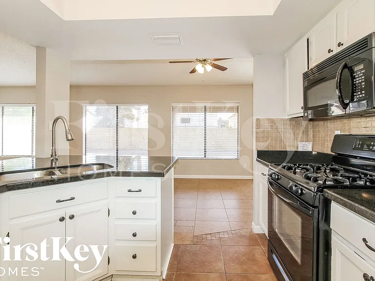 7619 W Brown St — Photo 6