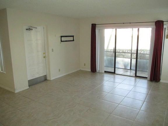 5th image of 1119 Green Pine Blvd