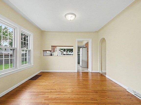 5th image of 1930 Galewood Ave SW