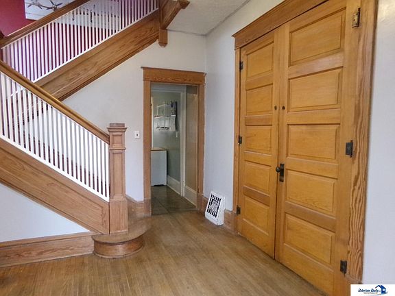 3rd image of 724 N 10th St