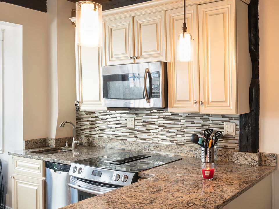 2nd image of 25 Rear Lynde St #101