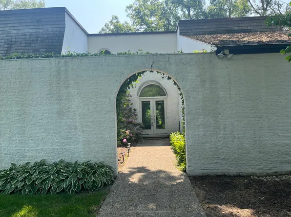 3864 Old McHenry Rd, Long Grove, IL 60047