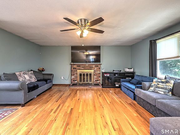 4th image of 160 Tanglewood Drive