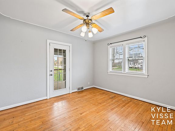 4th image of 1543 Burton St SE
