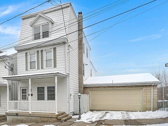 2nd image of 218 Oak St