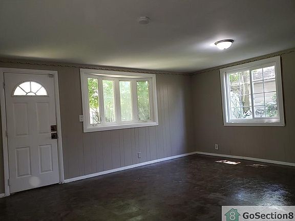 5th image of 15209 Dorchester Ave