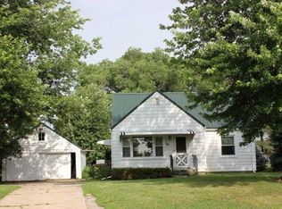 319 N Jackson St, Morrison, IL 61270