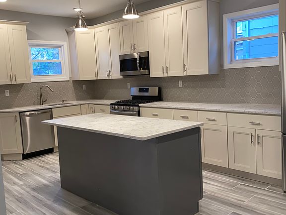 4th image of 298 Dodd St