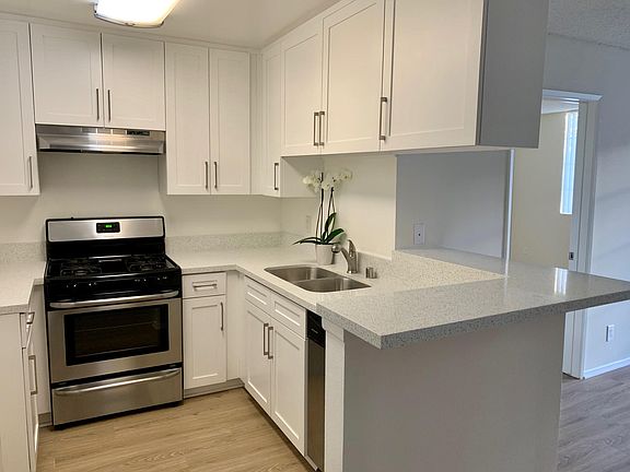 5th image of 3325 Castle Heights Ave #B10638967