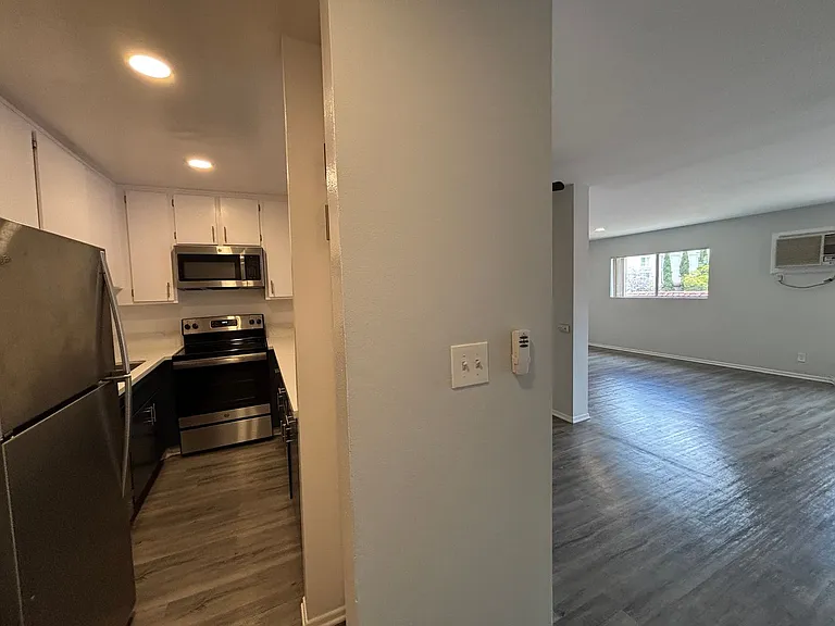 2039 North Las Palmas Ave — Photo 33