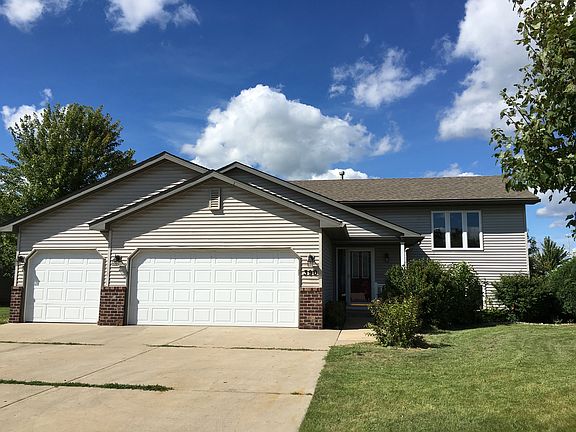 2nd image of 390 Woodridge Dr