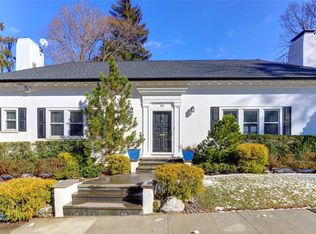 88 Beverly Rd, Great Neck, NY 11021