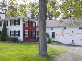 8 South St, Townsend, MA 01469