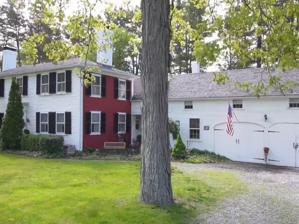 8 South St, Townsend, MA 01469