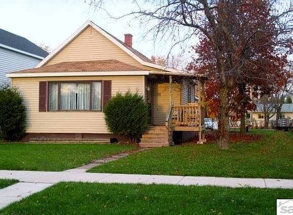 3rd image of 412 11th Ave E