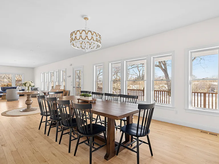 4 Bayberry Rd — Photo 11