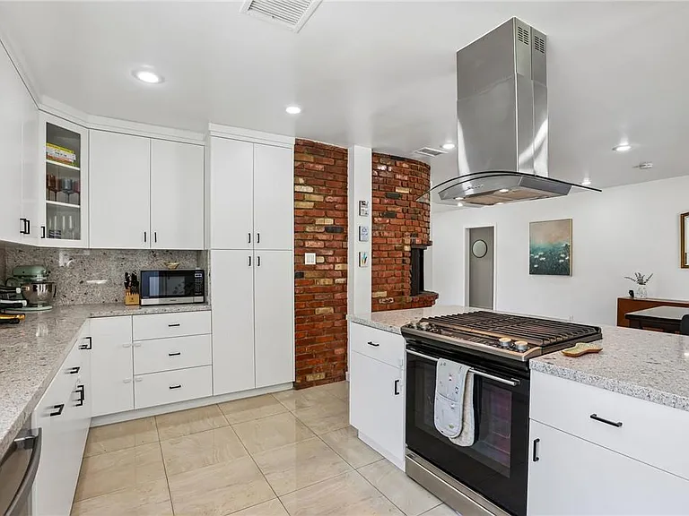 16729 Archwood St — Photo 14
