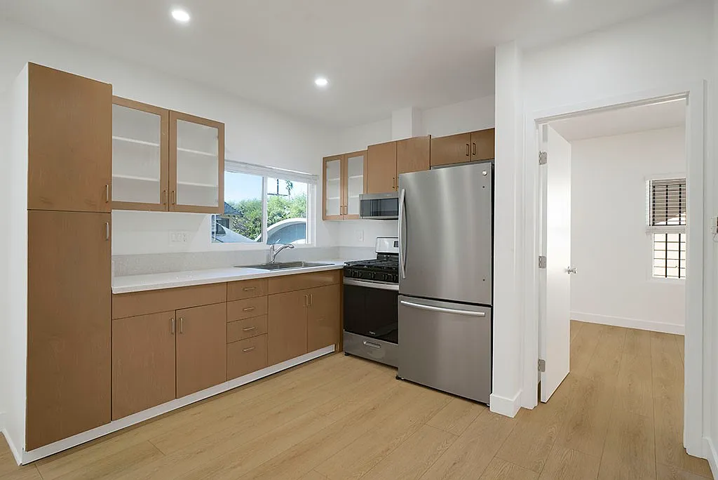 2 bed, 890 sqft, $2,100 — Photo 3