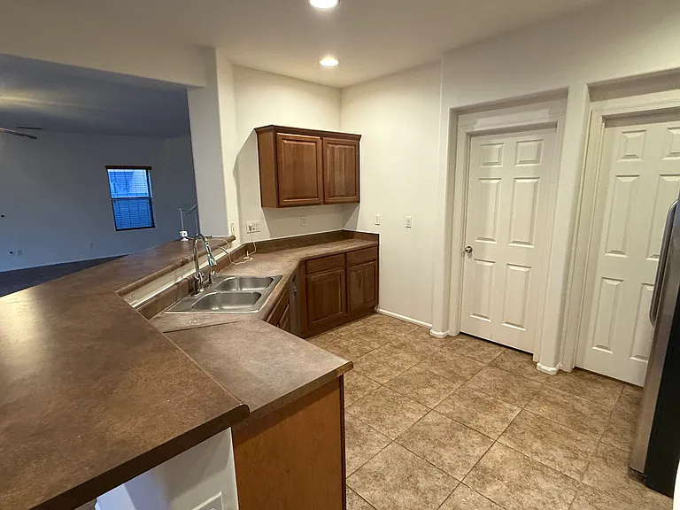 44640 W Yucca Ln — Photo 5