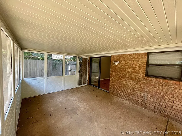 1626 Beverly Hills St — Photo 13