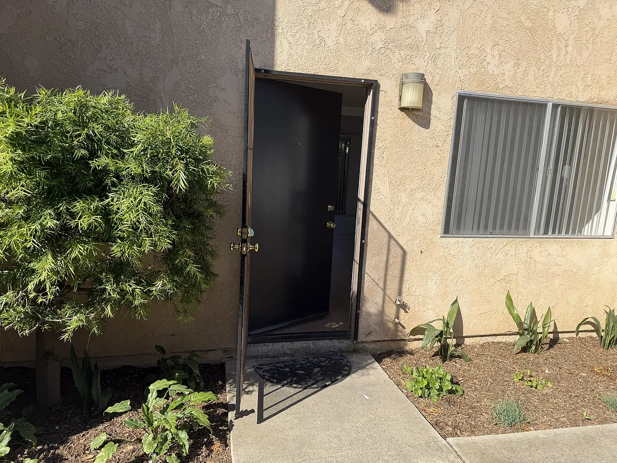 Building Photo - 2477 Elden Ave #C2