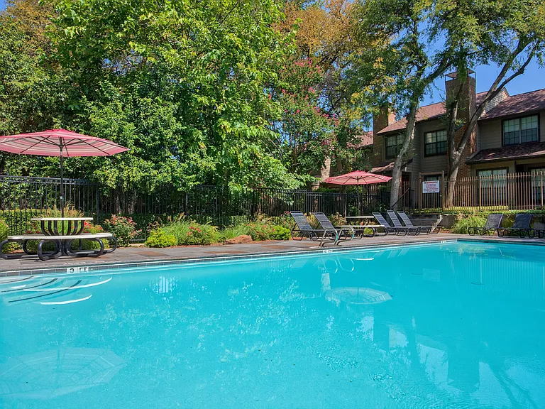 Highlands Creek Apartments — Photo 18