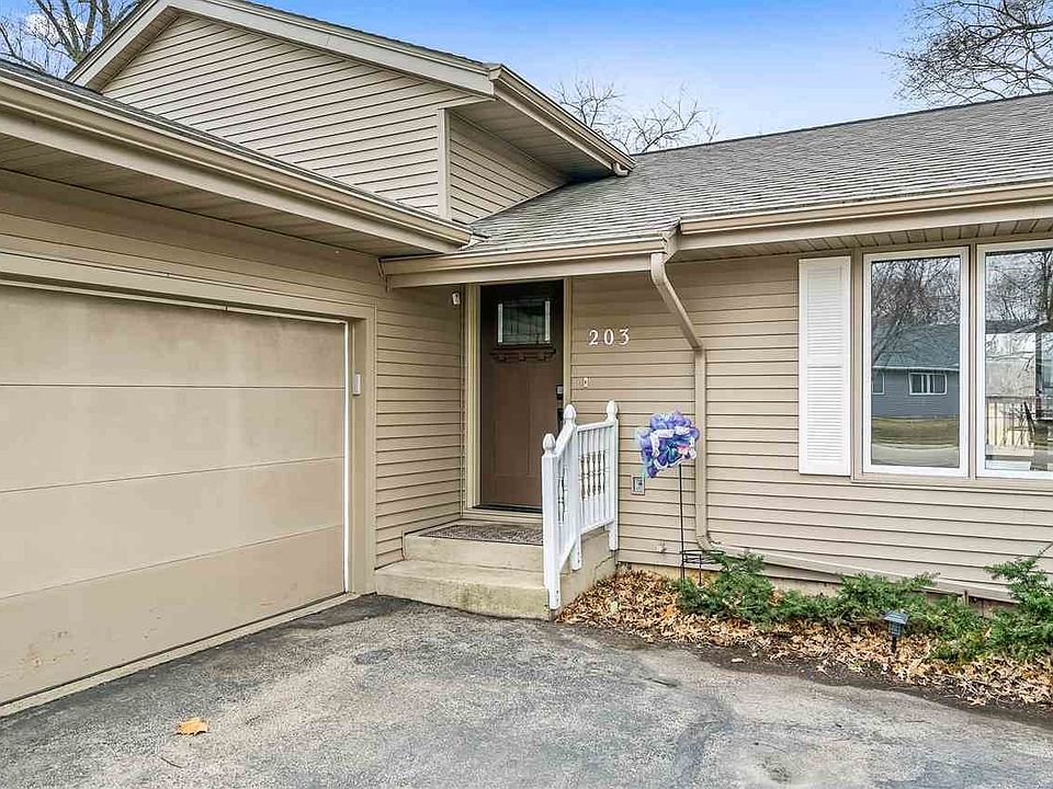 1st image of 203 Sycamore Ln