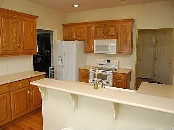 2nd image of 207 Castle Pine Dr